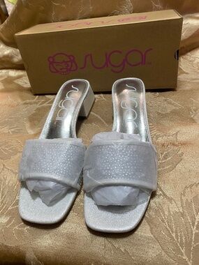 Wedding-Beautiful Silver and White Sugar Sandals. 8.5 M